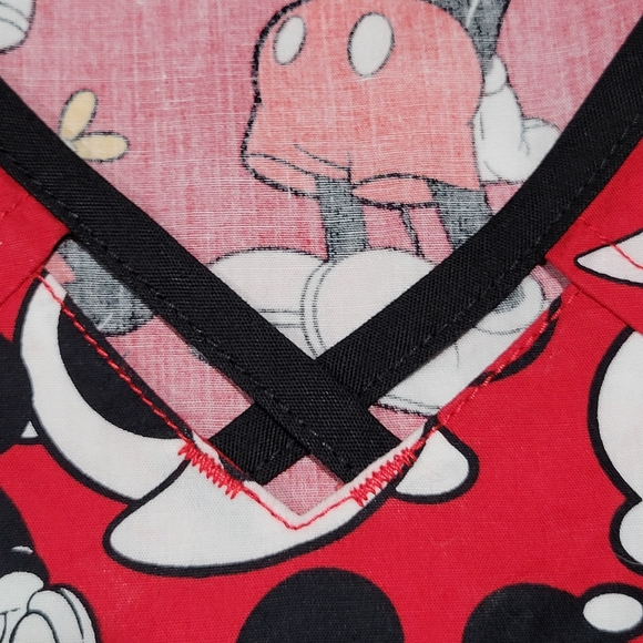 Disney Mickey and Minne Womens sz Lg  Medical Scrub Top Think Mickey - Picture 8 of 8